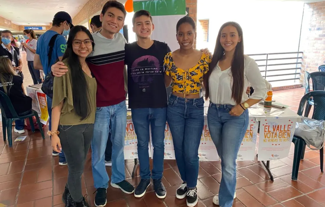 Equipo de estudiantes del Semillero de Investigación Awamuy del Programa de Ciencia Política Equipo de estudiantes del Semillero de Investigación Awamuy del Programa de Ciencia Política