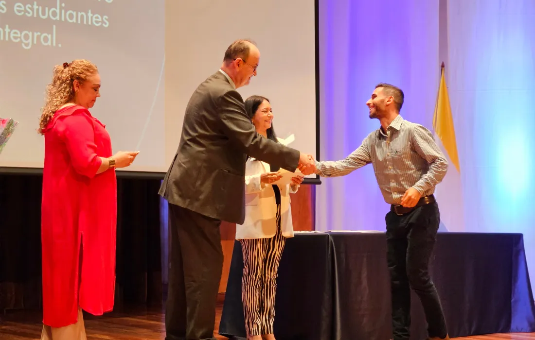 Reconocimiento a Profesores Destacados y Nuevos Profesores Titulares en la Universidad Javeriana