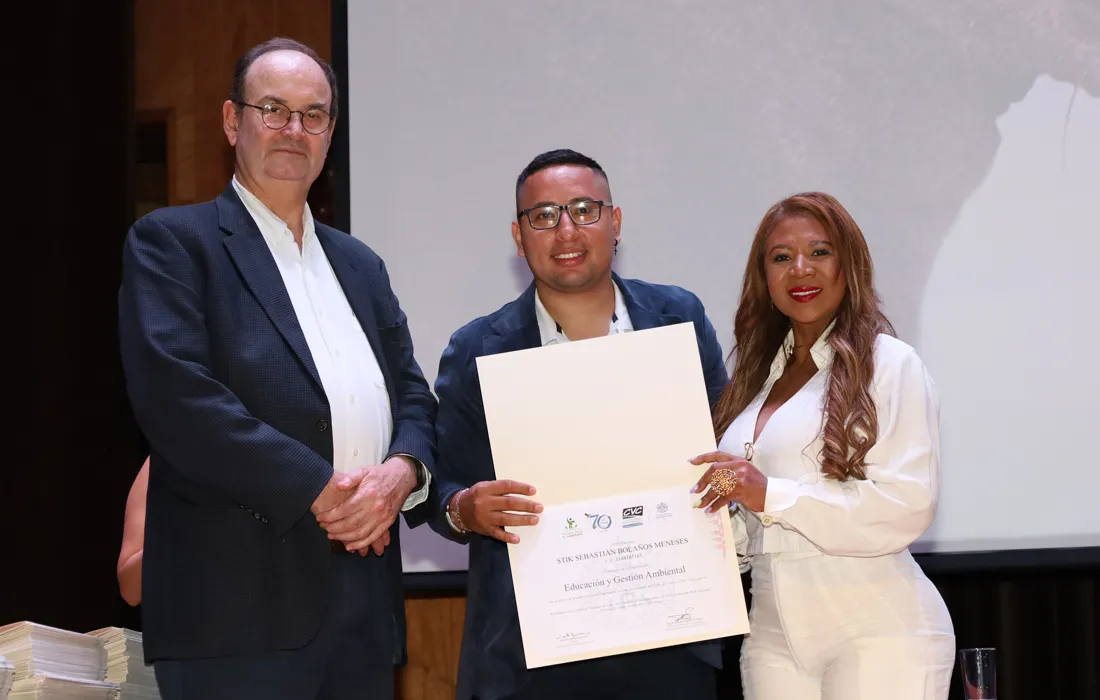 La Javeriana Cali clausura la tercera versión del Diplomado Tesos por el Ambiente con un emotivo reconocimiento a la CVC