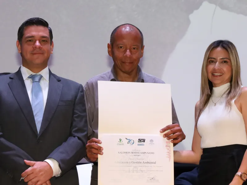 La Javeriana Cali clausura la tercera versión del Diplomado Tesos por el Ambiente con un emotivo reconocimiento a la CVC