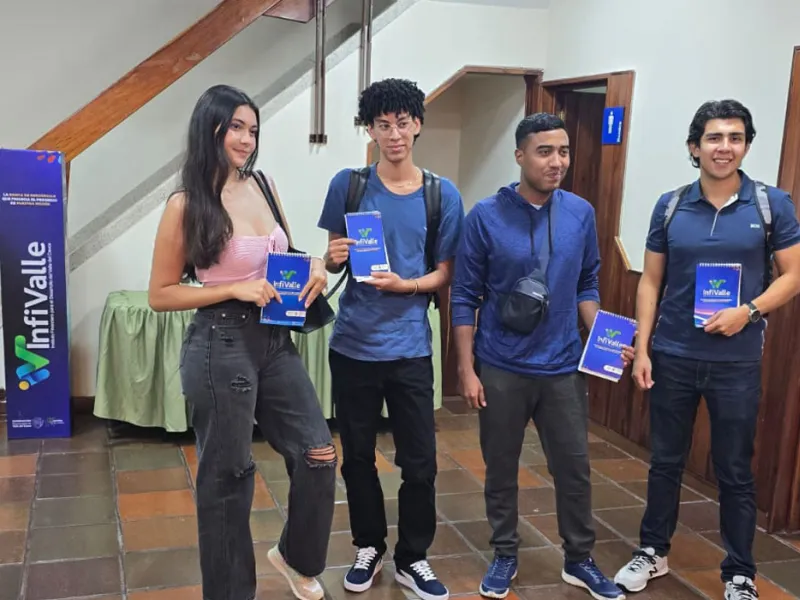 Estudiantes de Finanzas compartieron con líderes empresariales en el Encuentro Económico y Financiero de la CVC 