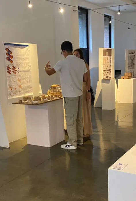 La exposición de los trabajos de los estudiantes de arquitectura de la Universidad Javeriana Cali ha creado un puente entre la historia y la modernidad. 